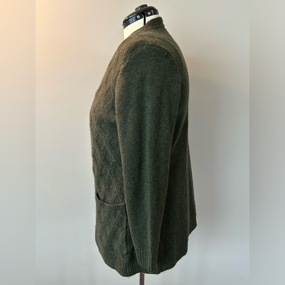 Amazing Hunter Green Cardigan - Picture 2 of 6